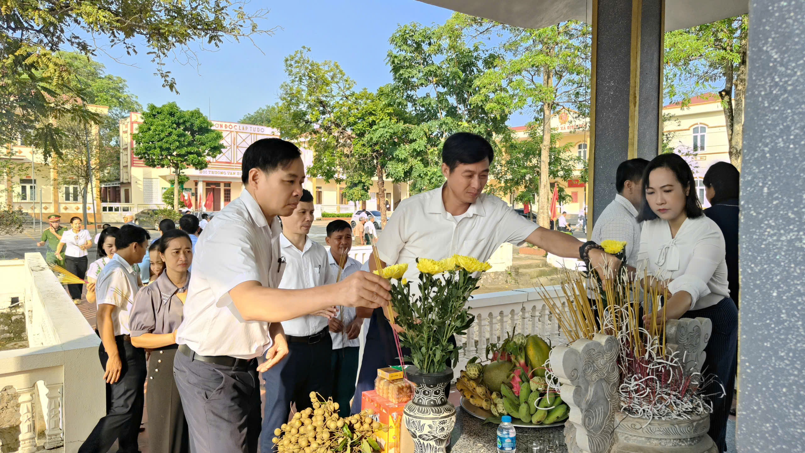 Anh-tin-bai